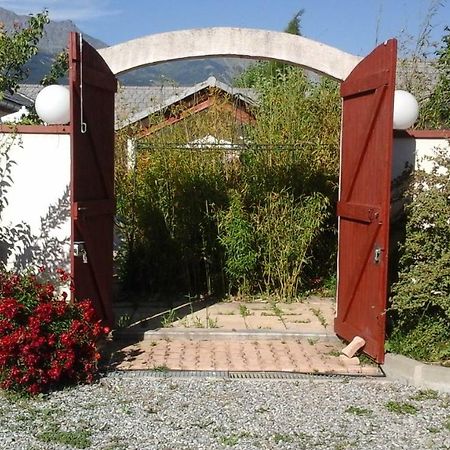 Masdani Hotel Шорж Екстериор снимка