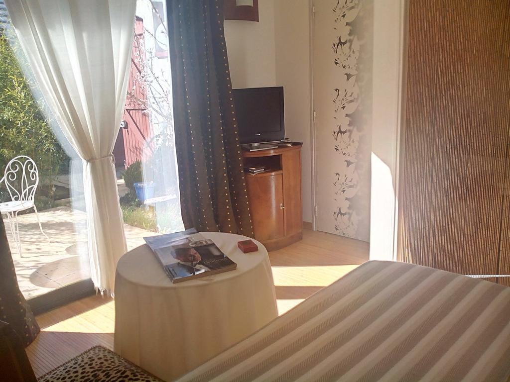 Masdani Hotel Шорж Екстериор снимка