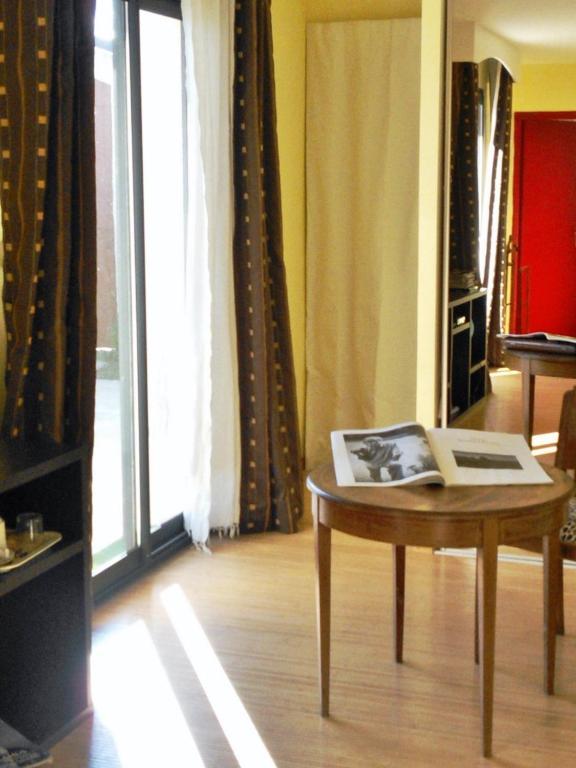 Masdani Hotel Шорж Екстериор снимка