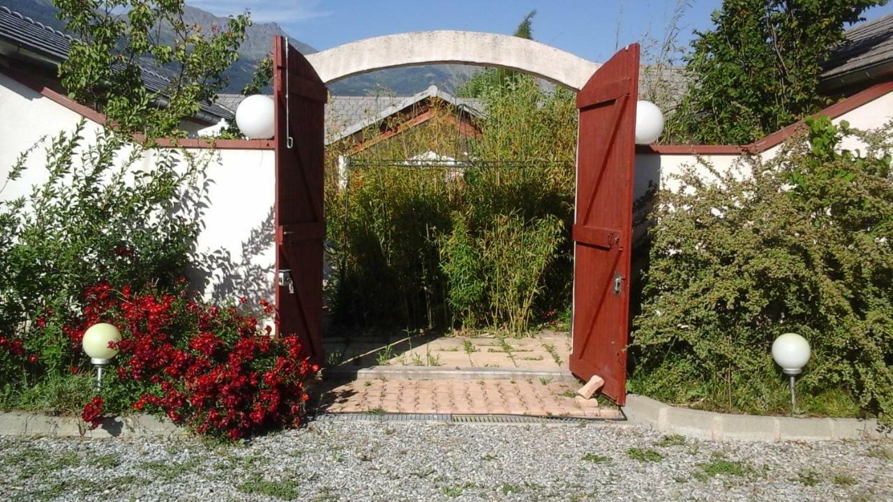 Masdani Hotel Шорж Екстериор снимка